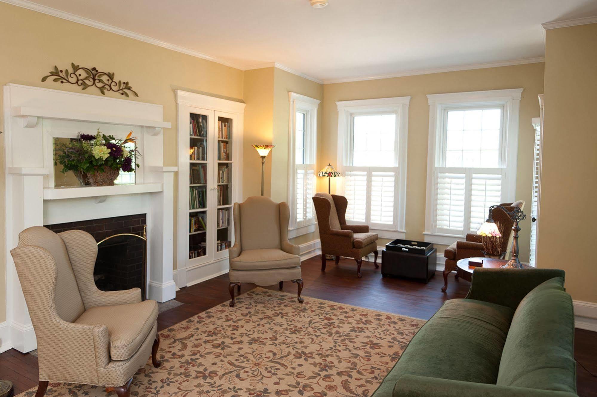 Steeles Tavern Manor Bed & Breakfast Raphine Exterior photo