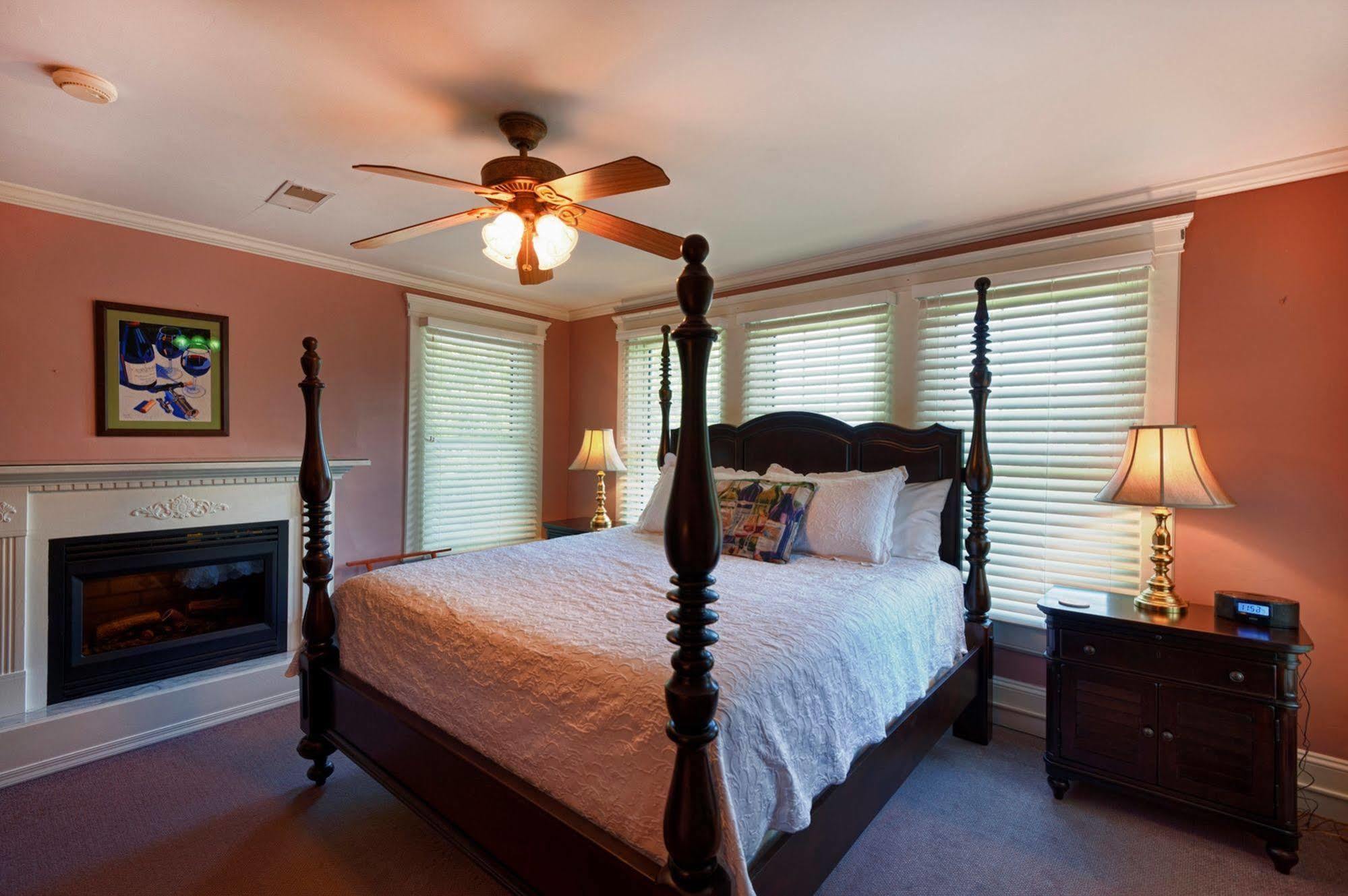 Steeles Tavern Manor Bed & Breakfast Raphine Exterior photo