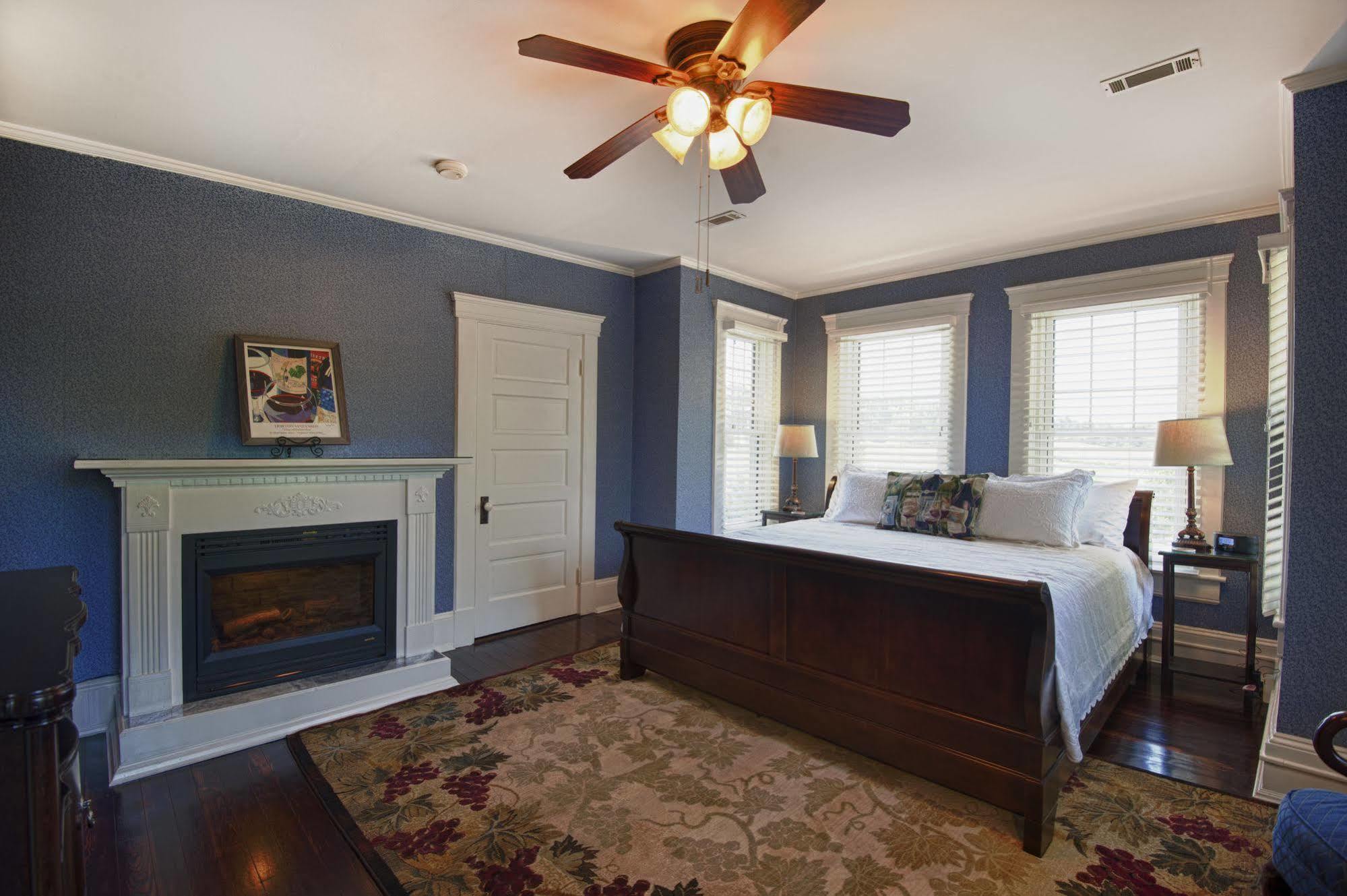 Steeles Tavern Manor Bed & Breakfast Raphine Exterior photo