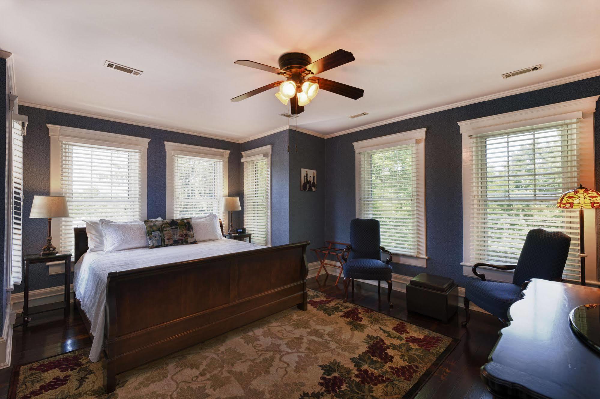 Steeles Tavern Manor Bed & Breakfast Raphine Exterior photo