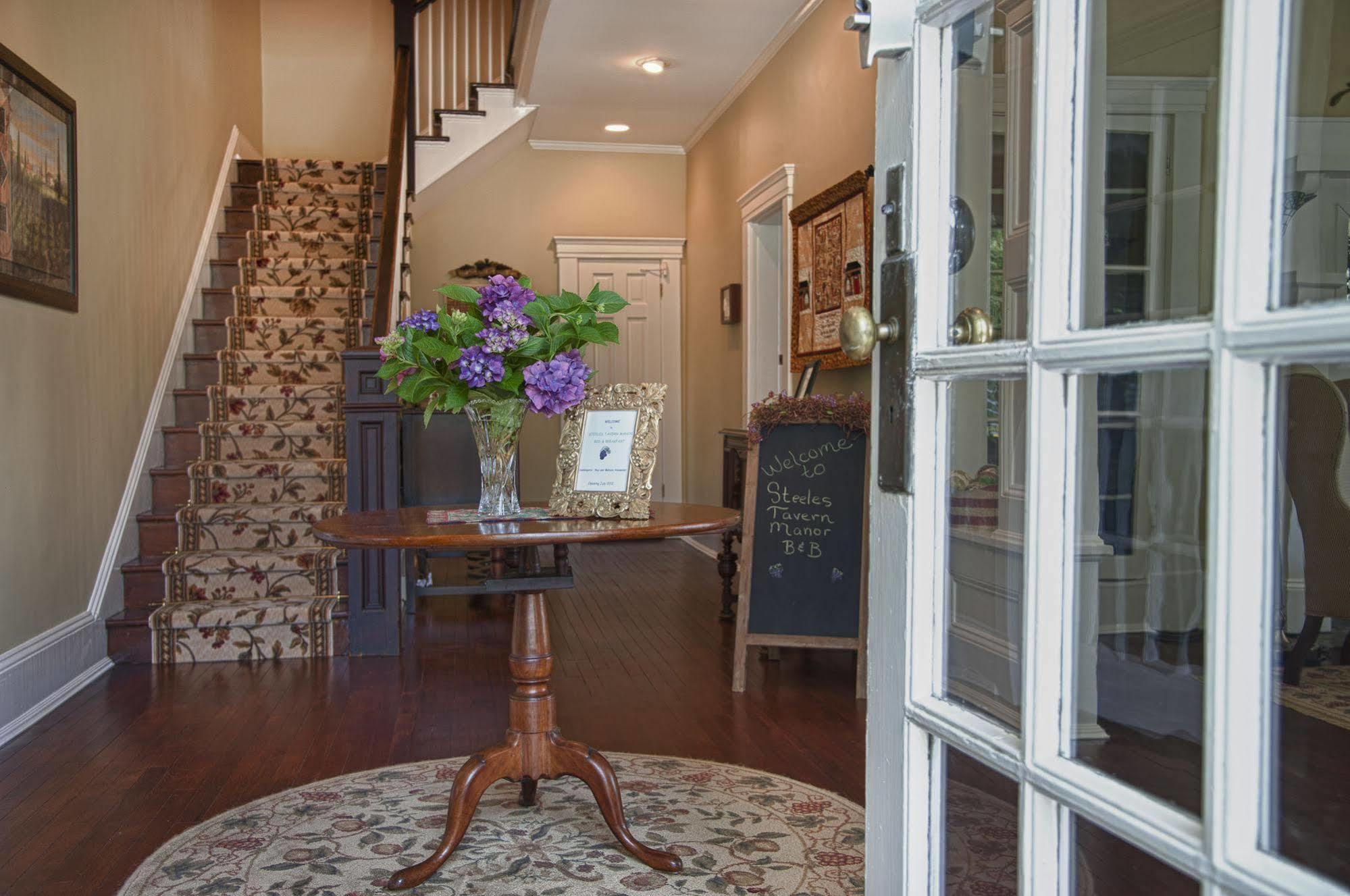 Steeles Tavern Manor Bed & Breakfast Raphine Exterior photo